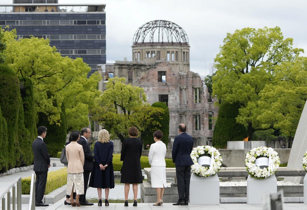 Los líderes del G7 visitan el Memorial Park para las víctimas de la bomba atómica en Hiroshima, entre protestas