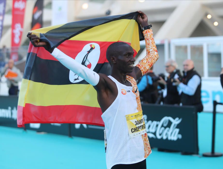 El ugandés en su llegada a la meta en el Maratón V