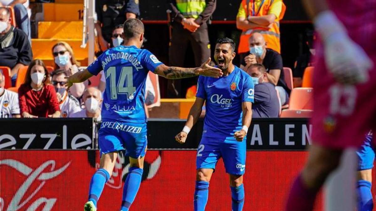 Ángel Rodríguez celebra un gol con el Mallorca.