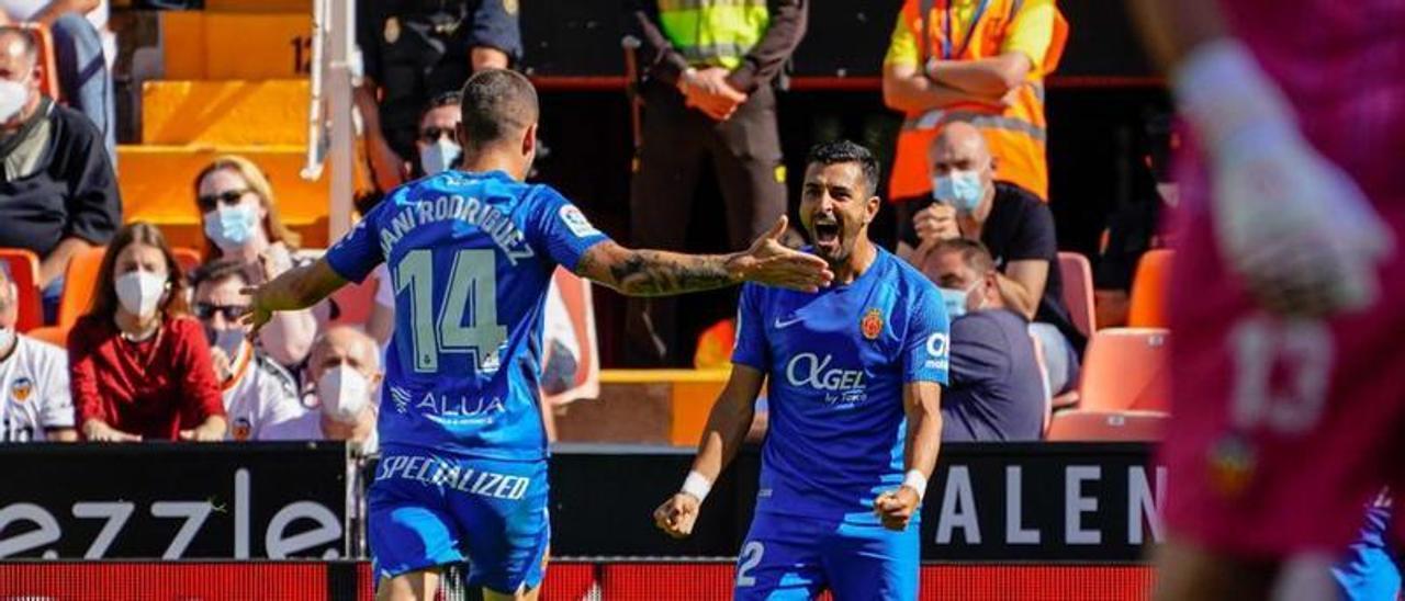 Ángel Rodríguez celebra un gol con el Mallorca.