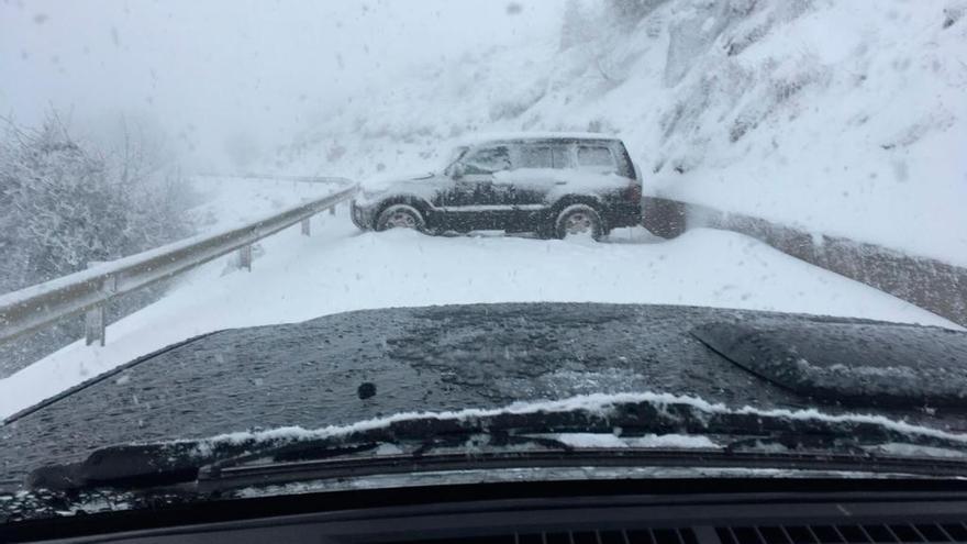 El coche de los &quot;mayorinos&quot;, en la mañana del domingo 7 de enero.