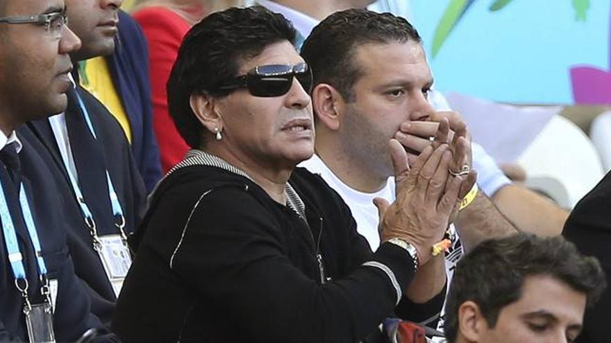 Maradona: &quot;Pelé y Beckenbauer dicen estupideces porque son dos tarados&quot;