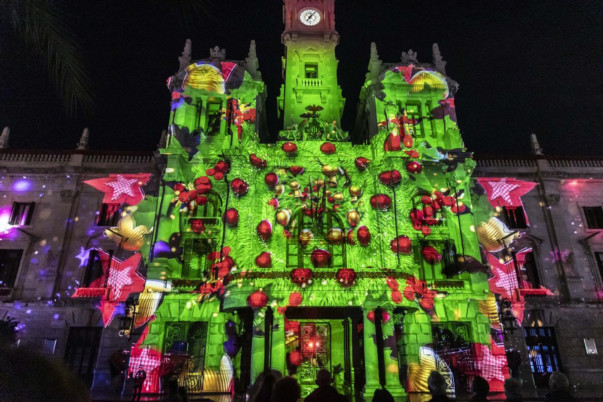 València estrena un "mapping" en la fachada del Ayuntamiento