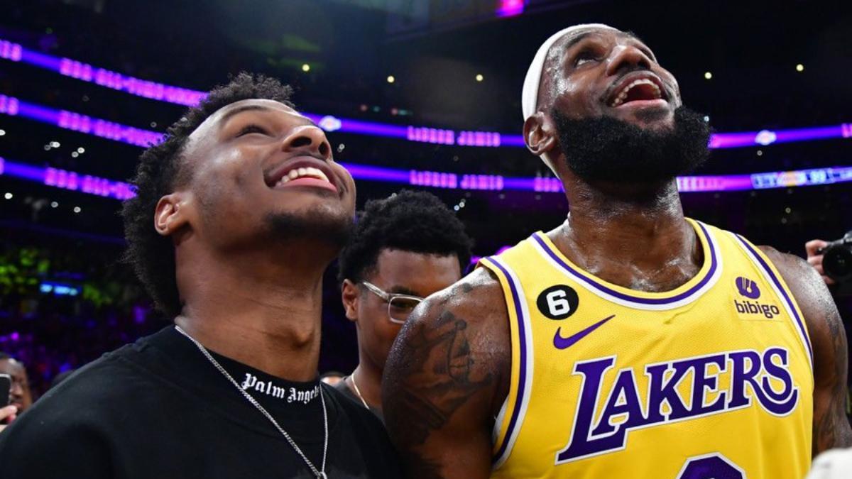 LeBron James junto a su hijo, Bronny James