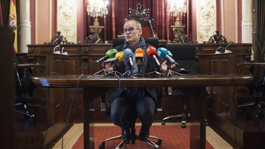 El alcalde Jesús Vázquez, en su comparecencia al término de la Junta de Gobierno Local. // Brais Lorenzo