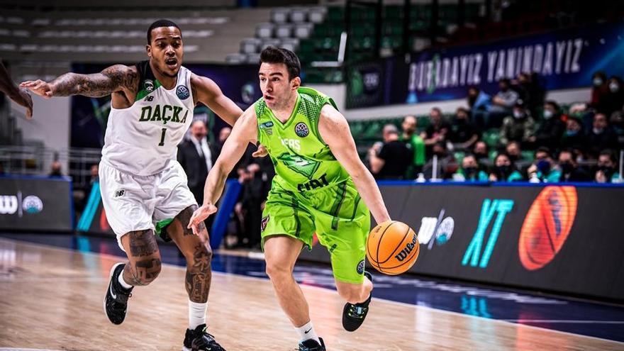 Berk Ugurlu (dreta) va ser el màxim anotador del Tofas Bursa en el primer partit de la segona fase, contra el Darüssafaka