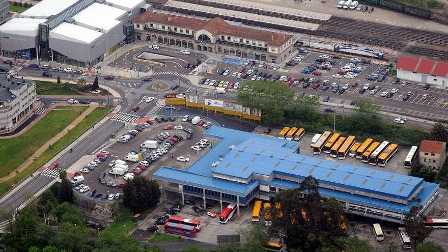 Vista aérea de las estaciones de autobuses y ferrocarril de Pontevedra. // R.V.