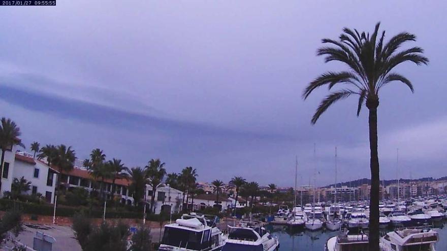 Dichte Wolken über Port d&#039;Alcúdia am Freitagvormittag (27.1.)