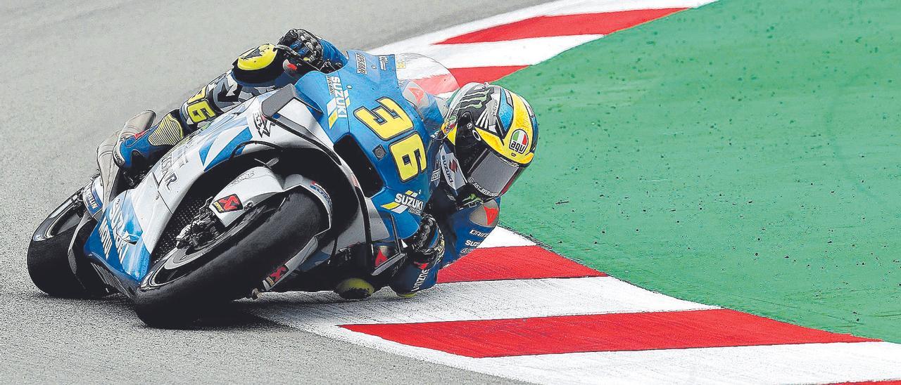 Joan Mir encara una curva de izquierdas en el circuito de Montmeló, el domingo.