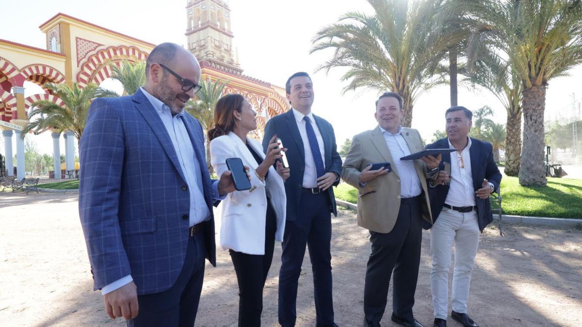 Los delegados Bernardo Jordano, Marián Aguilar, José María Bellido, Julián Urbano y Miguel Ruiz Madruga, este martes en El Arenal.