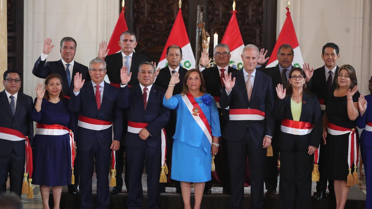 Boluarte designa al representante ante la OEA como nuevo primer ministro de Perú