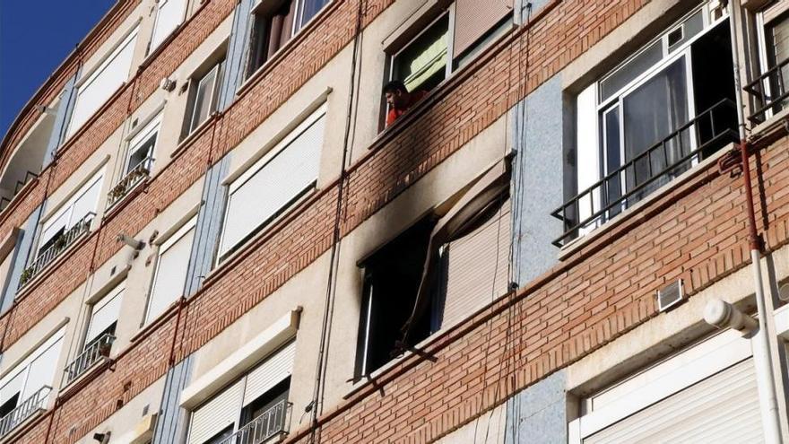 Un incendio en un edificio de Reus causa 1 herido grave y 16 intoxicados