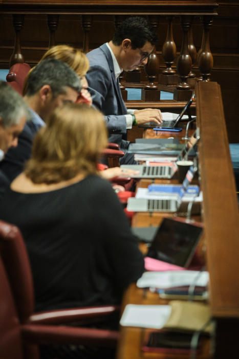 Primer pleno de la legislatura canaria