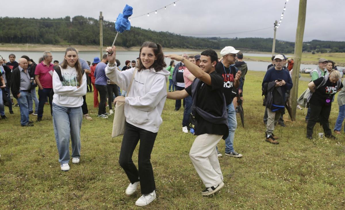 El área recreativa de Brocos ya acogió una ‘foliada’ contra el proyecto de Altri en julio de 2024. | BERNABÉ/LUCÍA ABELEDO