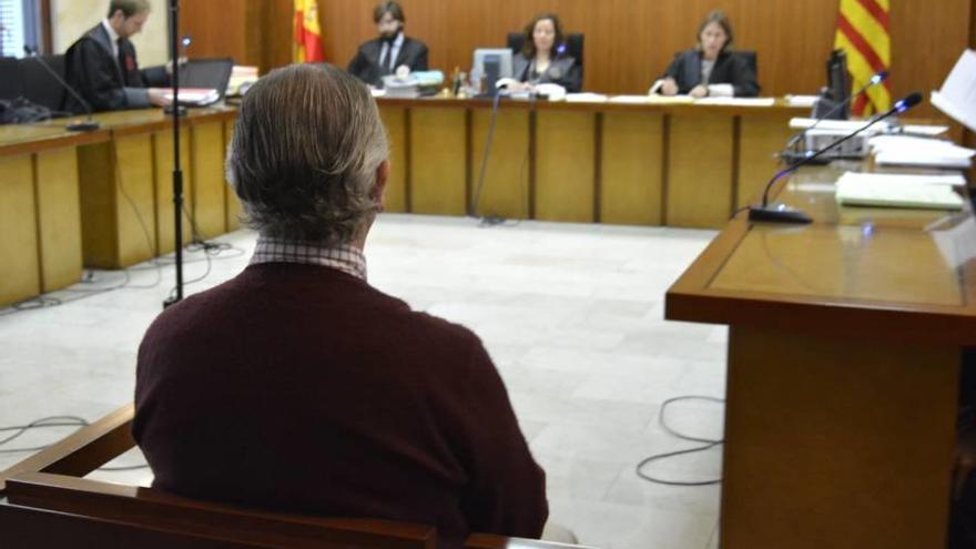 El acusado, ayer durante el juicio en la Audiencia.