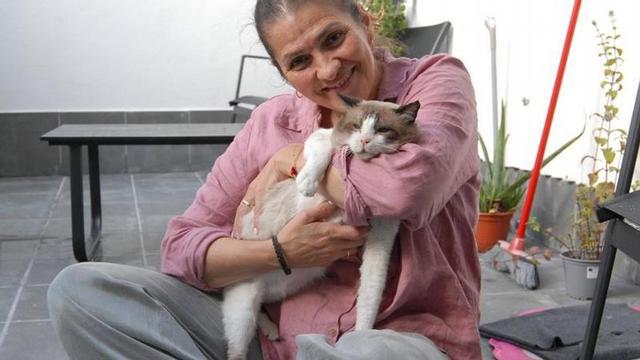 Jonny ha encontrado un hogar en el que vivir sus últimos años junto a Mía. | FIRMA