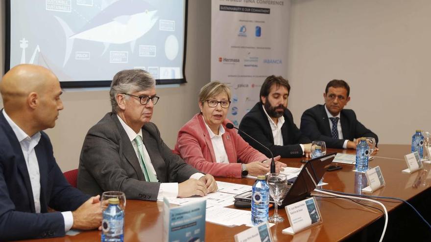 Desde la izquierda, Jorge Pérez-Bouzada, Juan Vieites, Rosa Quintana, Pablo Rodríguez y José Luis Rodríguez, ayer, en la sede de la CEP.