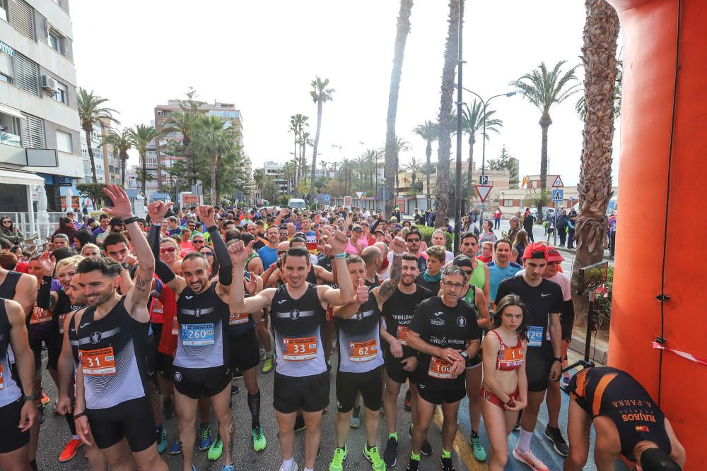 Más de 400 personas toman parte en la marcha solidaria de AFA Torrevieja y en las pruebas deportivas, en las que triunfan corredores locales