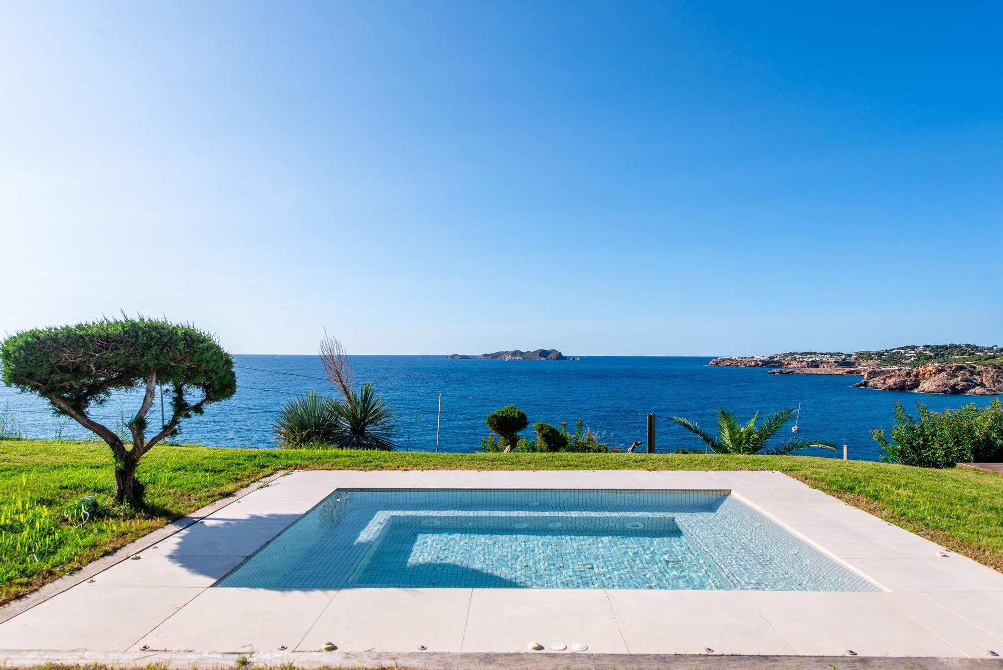 Sale a la venta por 16,5 millones una espectacular villa de Ibiza