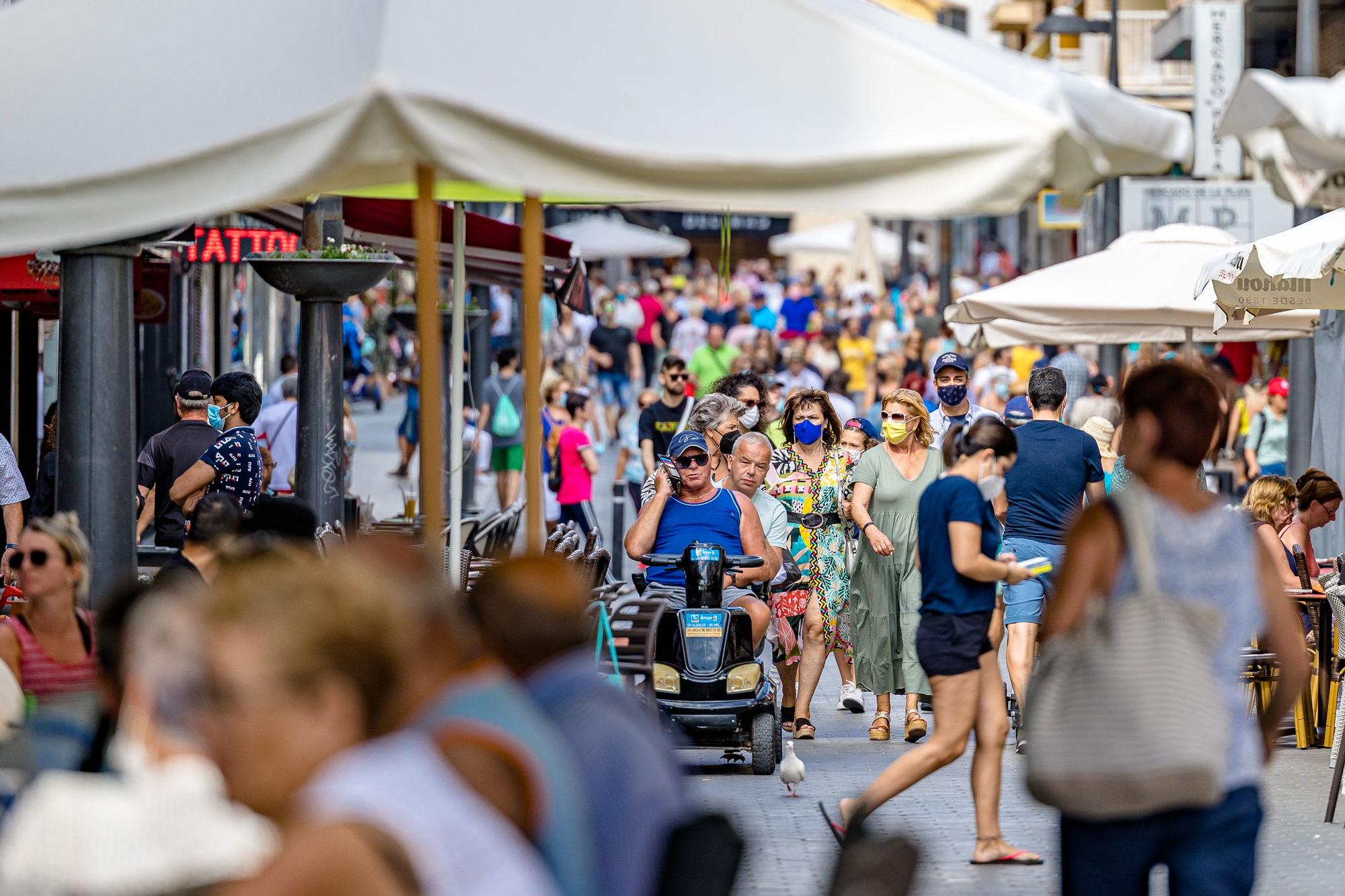 Benidorm llena en el puente y la hostelería se sitúa en cifras similares a Semana Santa