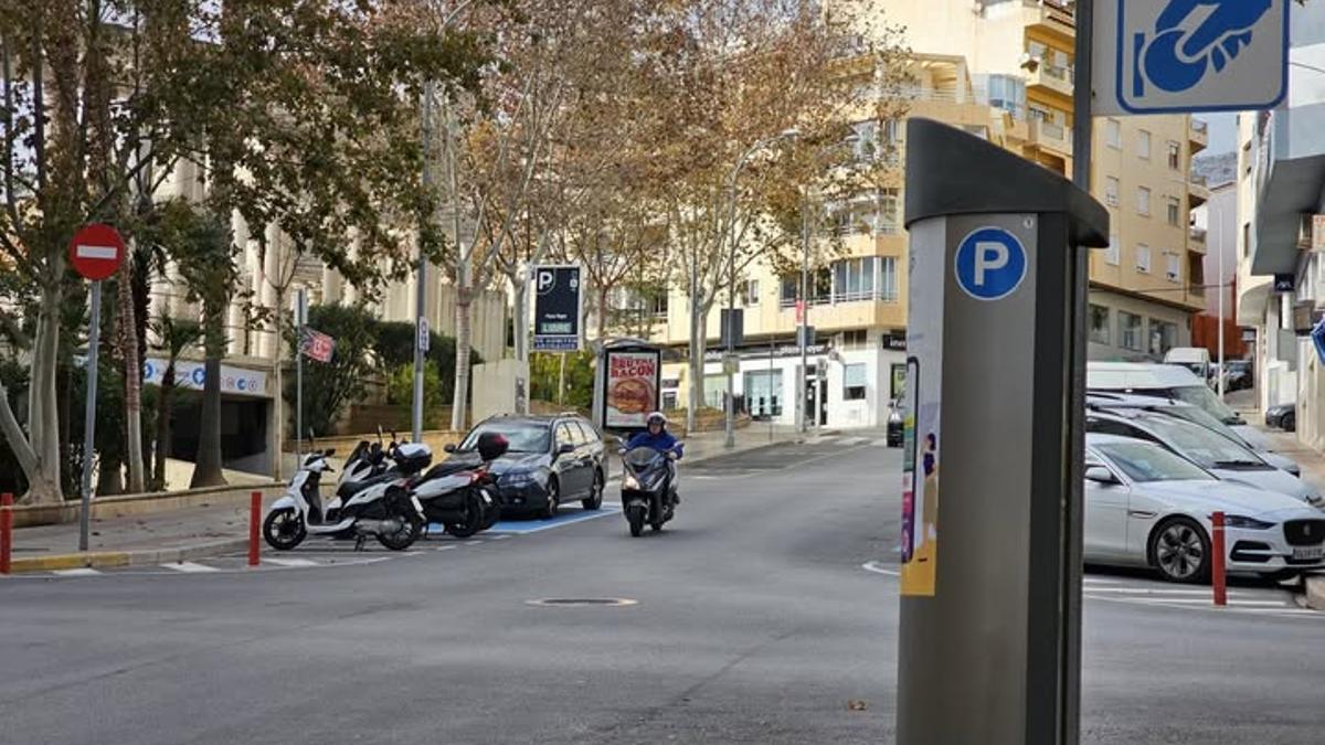 Un parquímetro de la zona azul de Calp