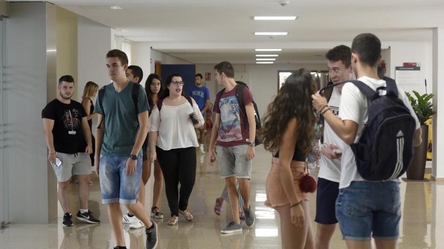 Unos 30.000 estudiantes comienzan este miércoles el curso en la UMU