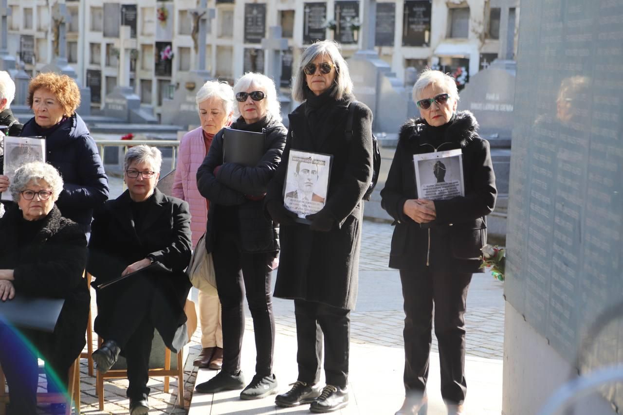 Acto en memoria de las víctimas del franquismo en el cementerio de la Salud