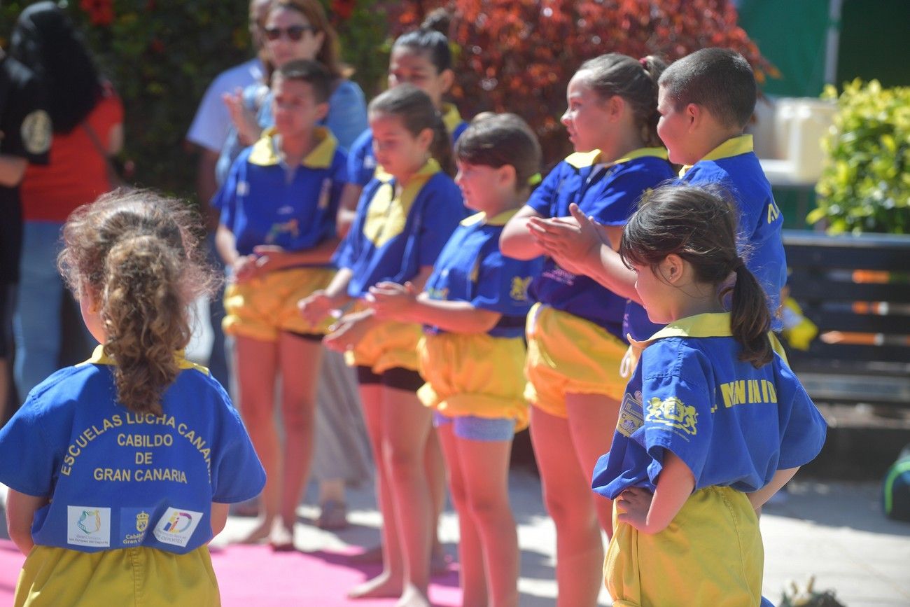 Las chácaras y tambores llenan las calles de Gran Canaria de norte a sur por el Día de Canarias