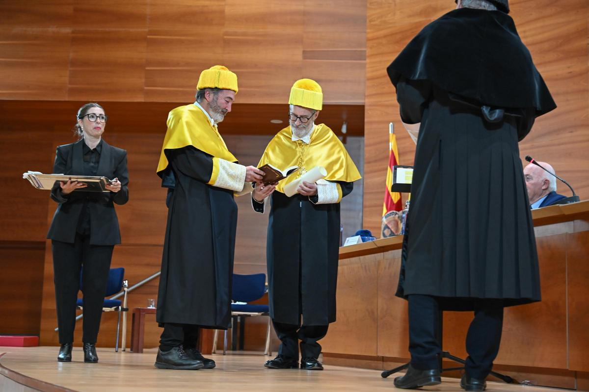 Así ha sido la ceremonioa de nombramiento como Doctor Honoris Causa al investigador Luis Puelles en la Universidad Miguel Hernández de Elche