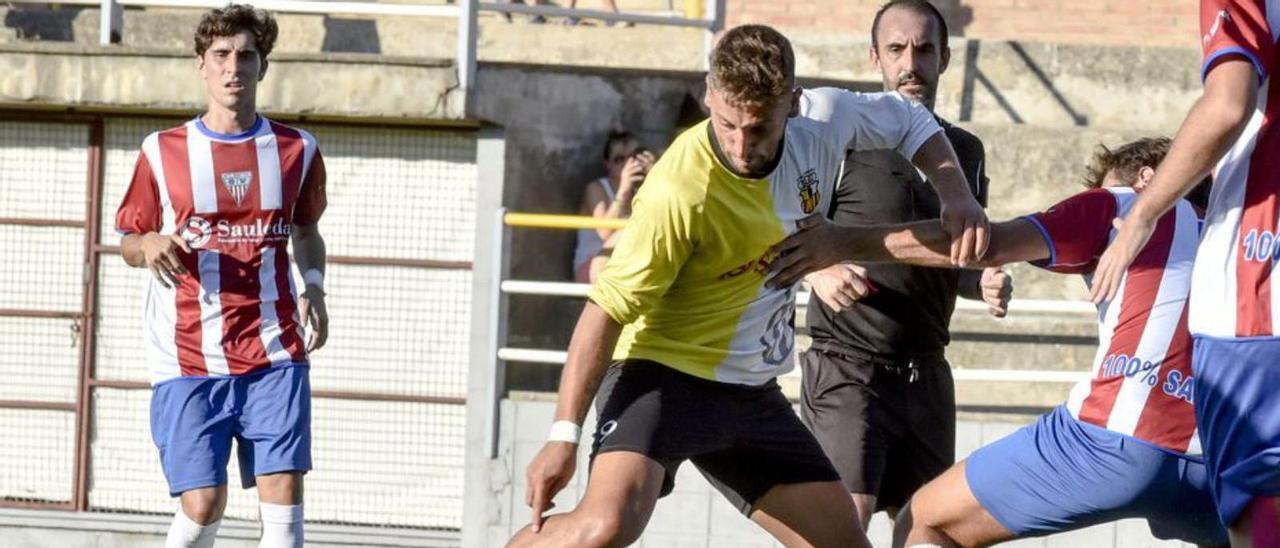 Pere Portell va marcar els dos gols del CF Atlètic Gironella | ARXIU/OSCAR BAYONA