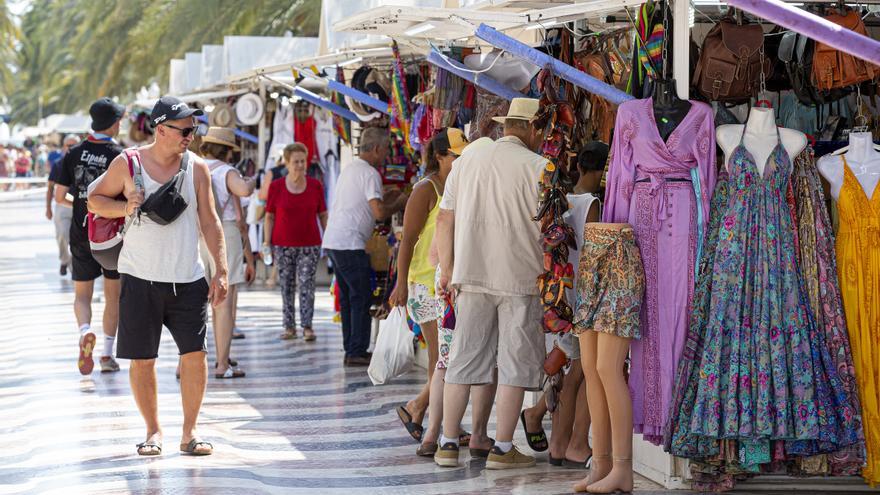 Los &quot;hippies&quot; de la Explanada piden una reunión con el Ayuntamiento para defender su continuidad