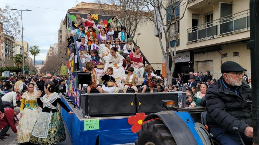 El Pregó Infantil llena de color y tradición las calles de Castelló