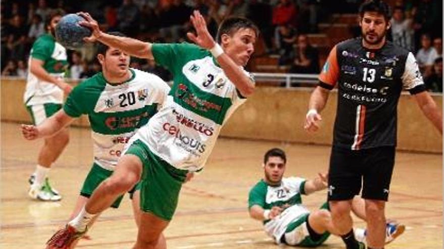 Una acció del partit d&#039;ahir de Divisió d&#039;Honor Plata disputat al Blanc-i-Verd entre el Bordils i el Torrelavega.