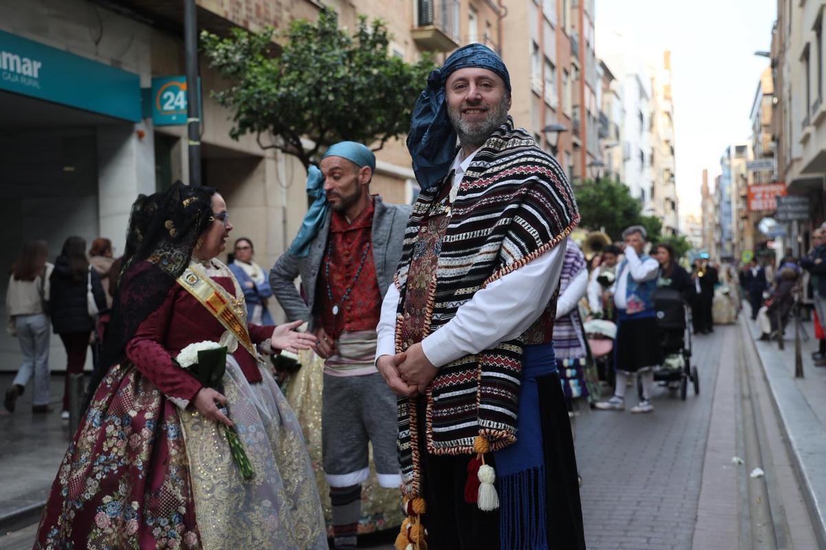 La indumentaria tradicional masculina gana peso en Sagunt