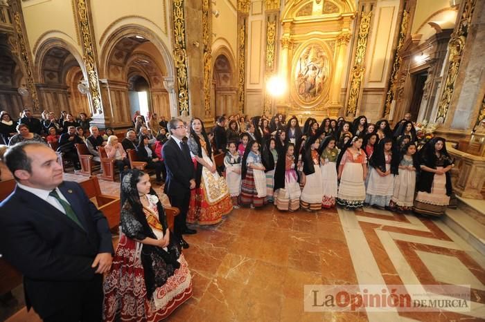 Ofrenda floral a la Virgen de las candidatas a Reina de la Huerta