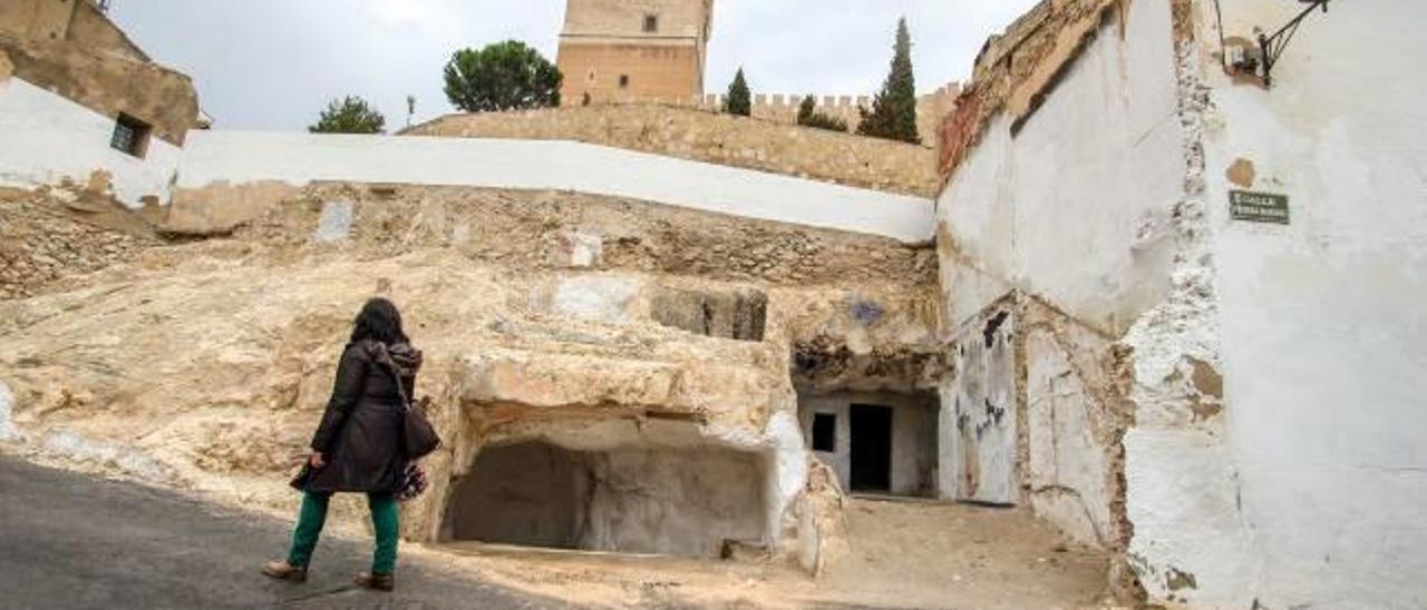 Las cuevas se ubican cerca del Castillo de la Atalaya.