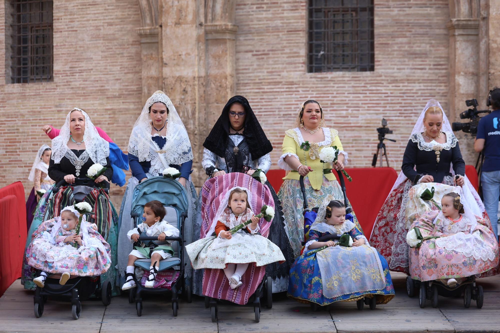 Ofrenda Fallas 2023 | Las fotos más emotivas y especiales del 17 de marzo