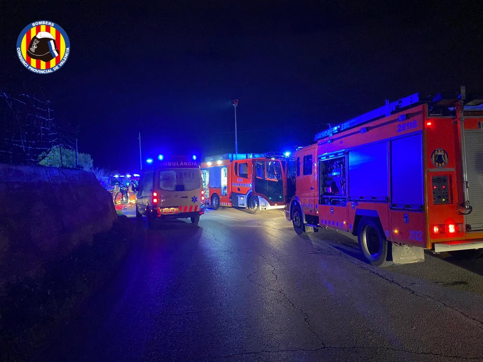 Dos jóvenes heridos cuando viajaban con su coche en Rafelbunyol