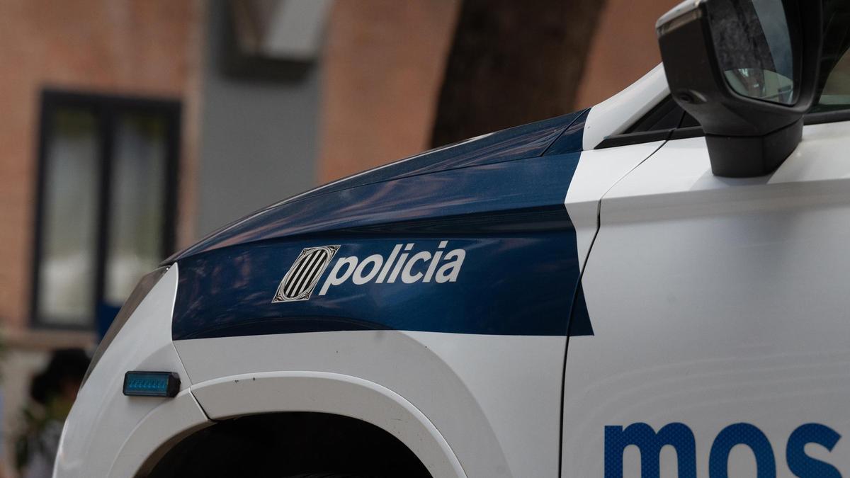 Un vehículo de los Mossos.