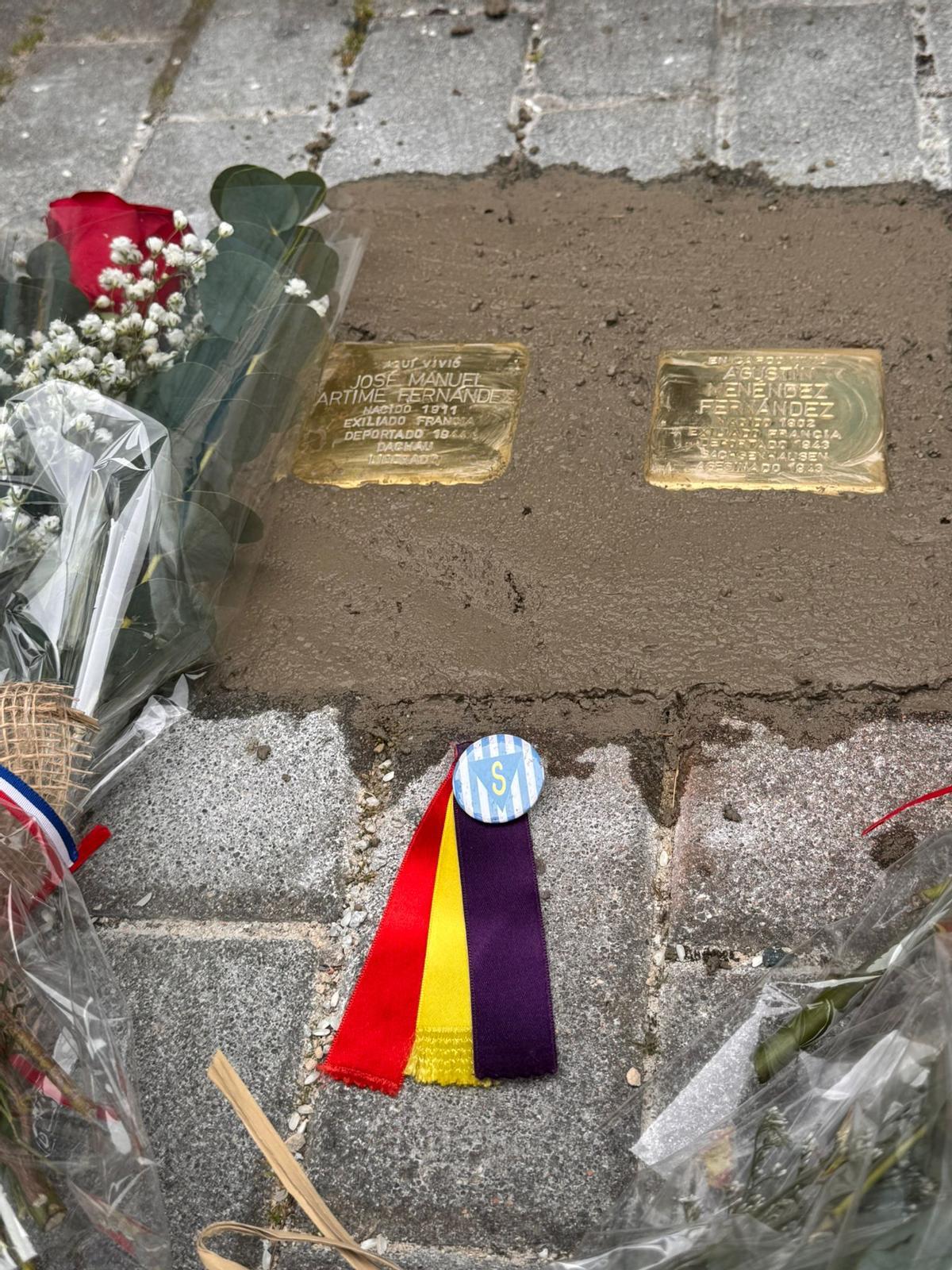En imágenes: Gozón homenajea a dos vecinos deportados por los nazis en campos de concentración