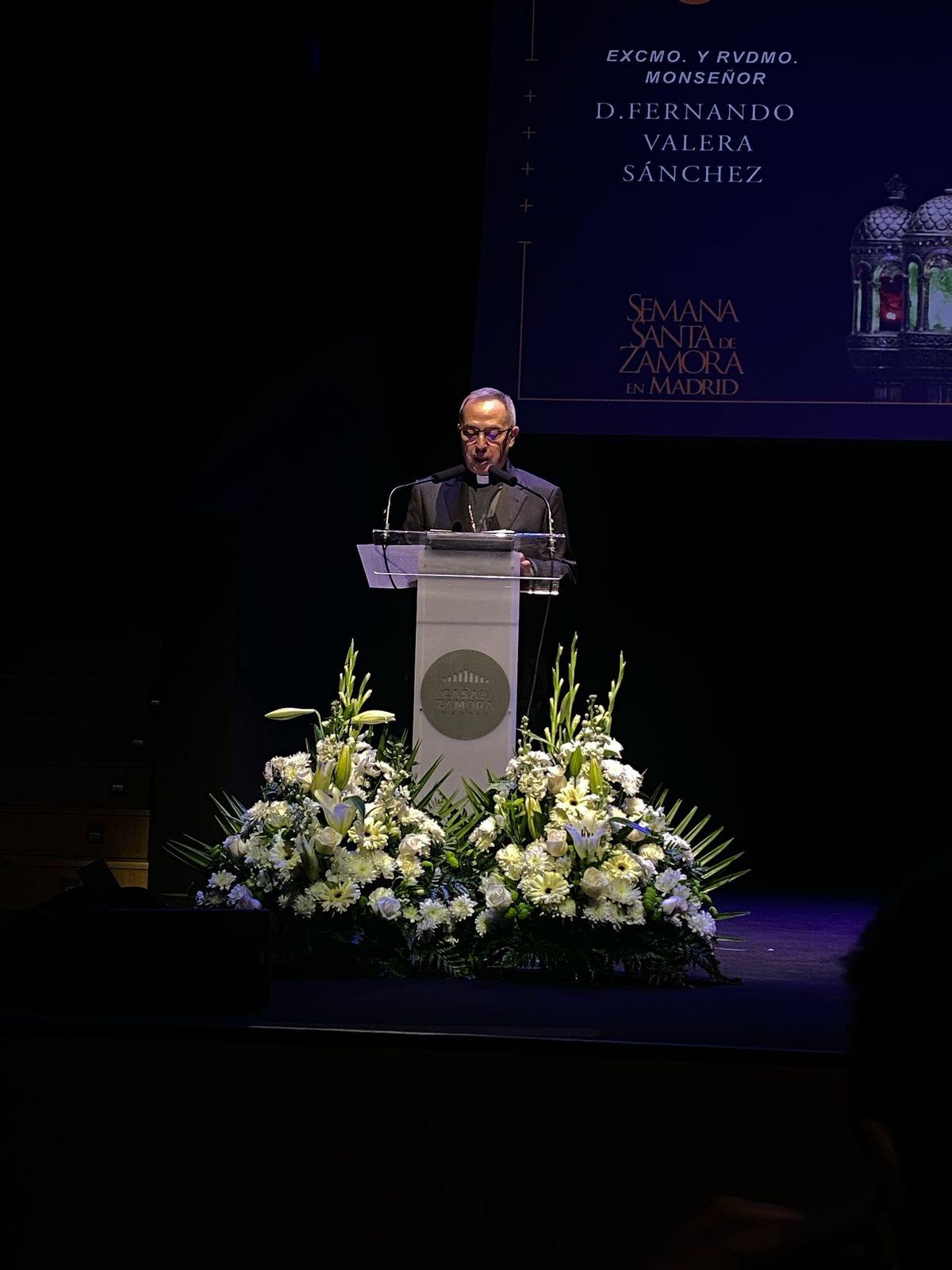 El obispo de Zamora, Fernando Valera, durante su pregón.