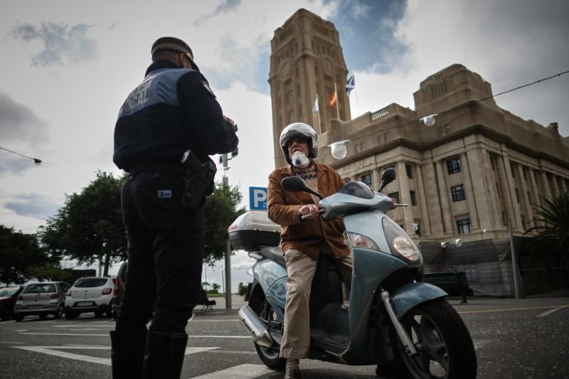 Ambiente en las calles Coronavirus Santa Cruz de Tenerife  | 18/03/2020 | Fotógrafo: Andrés Gutiérrez Taberne