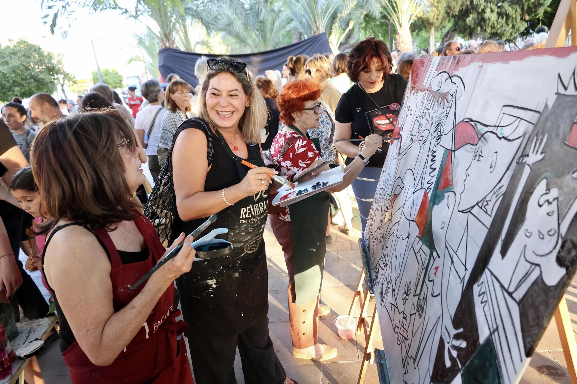 Así se vivió la concentración en apoyo a Palestina frente a la Delegación del Gobierno