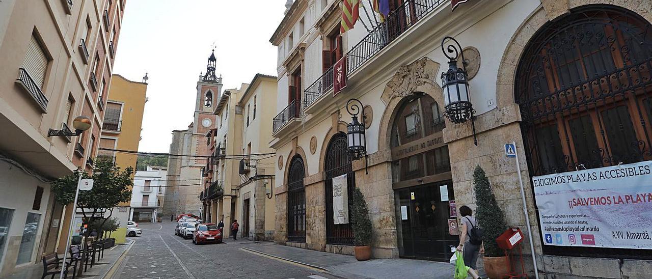 Fachada principal del Ayuntamiento de Sagunt. | DANIEL TORTAJADA