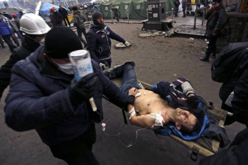 La situación de violencia se ha agravado en Kiev con nuevos enfrentamientos entre activistas y fuerzas de seguridad