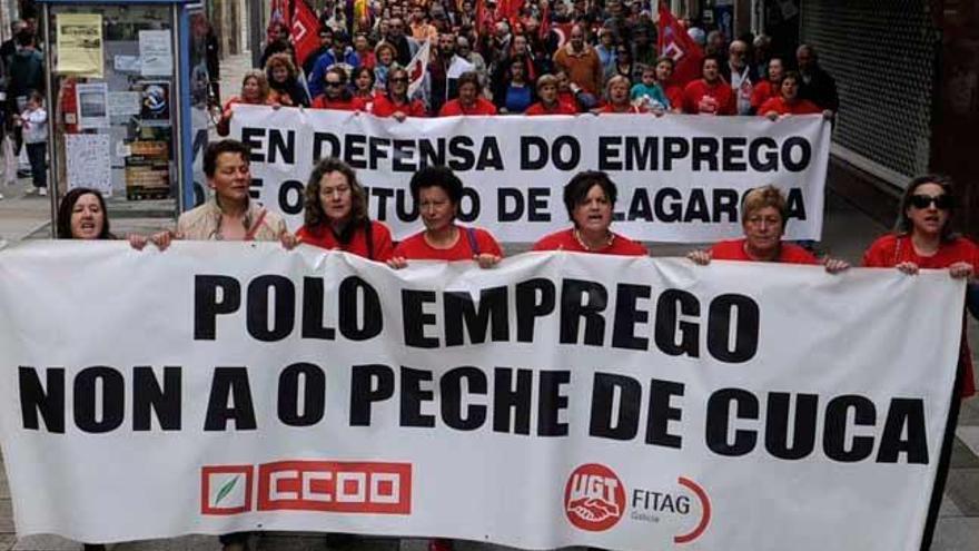 Marcha convocada por CCOO y UGT en Vilagarcía.//N.Parga