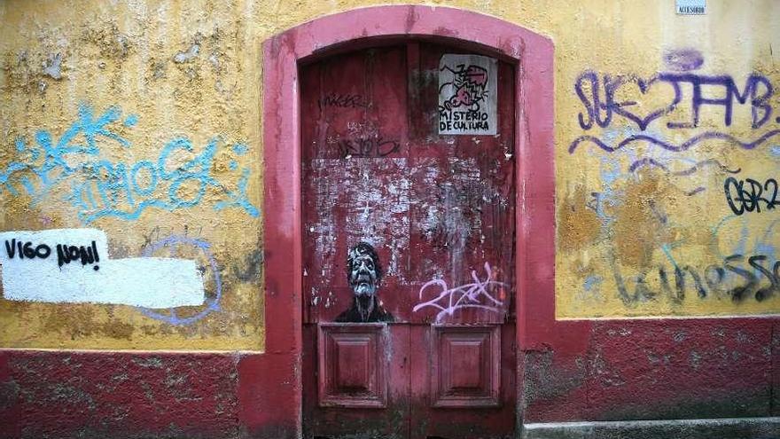 Pintadas en una fachada de un edificio del centro de A Coruña.