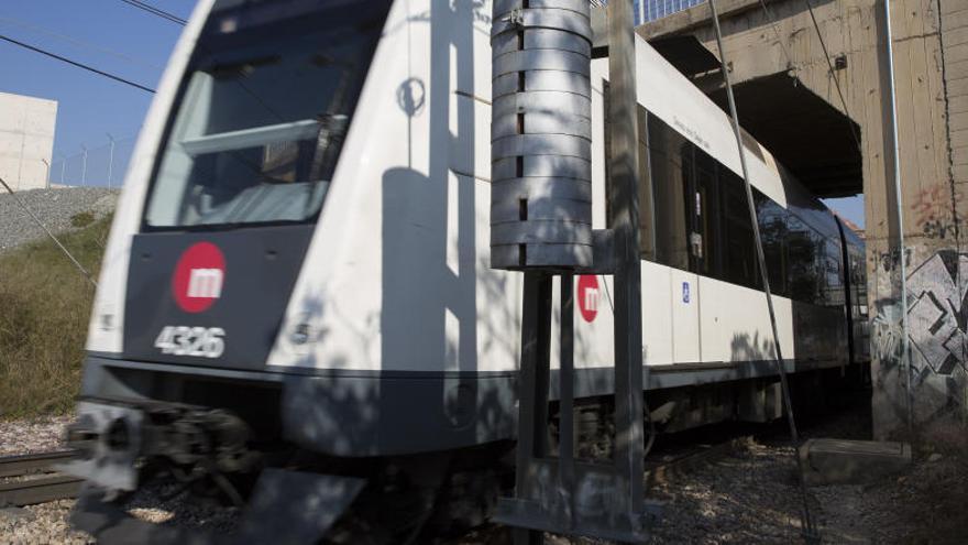 Una mujer muere arrollada por el metro en Sant Isidre tras averiarse su coche