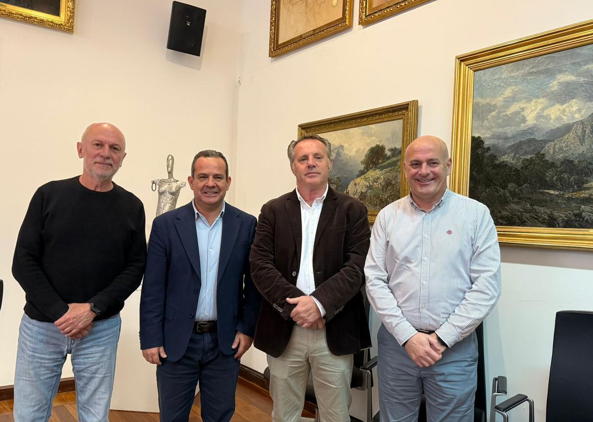 Foto de familia tras la reunión.