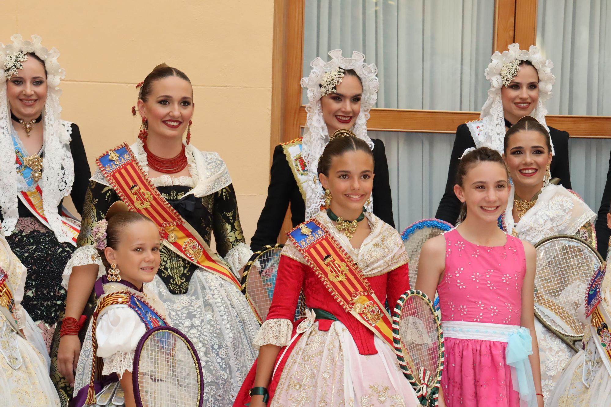 La Batalla de Flores reúne a las falleras de 2022 y 2023